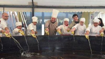Hacen el �Locro m�s Grande del Mundo�