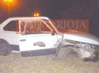 Un herido en un vuelco y otro al chocar con una gruesa columna