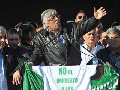 Camioneros de Z�rate y Campana se adhieren al paro 