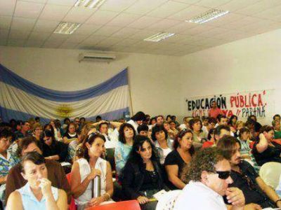 El congreso de Agmer se re�ne en Victoria y ser� central el tema salarial 