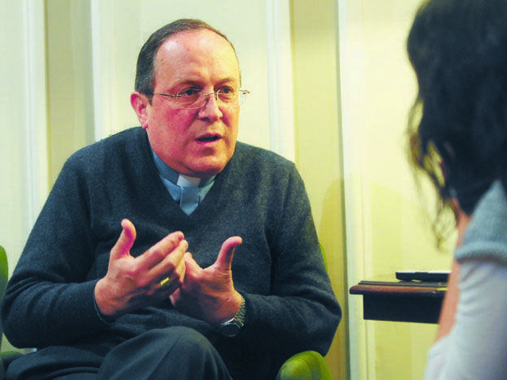"Descorchate un vino mendocino" le dijo el Papa al arzobispo Franzini