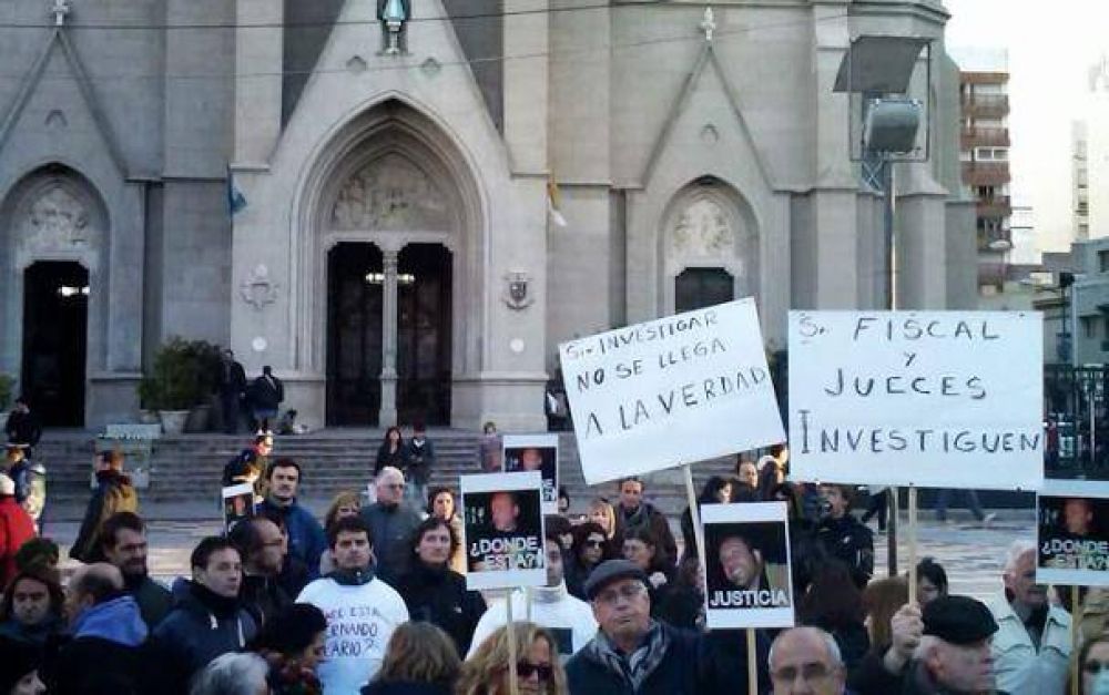Una multitud pidi� por la aparici�n de Fernando Lario