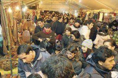 Miles de santiague�os ya disfrutan de la Feria Artesanal