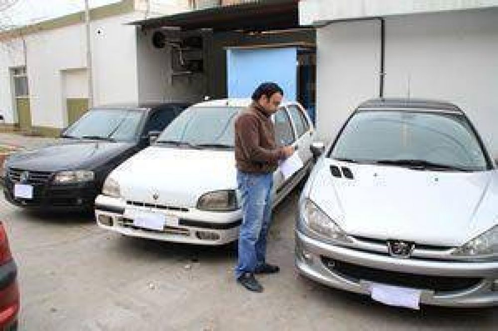 Dos hermanos detenidos y tres autos secuestrados mprados con dinero	