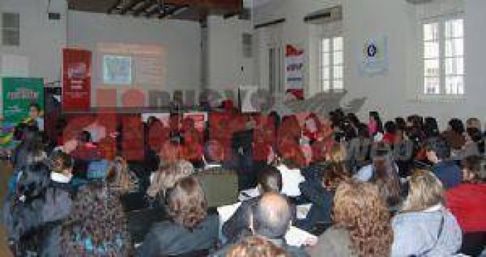 Capacitan a docentes de toda la provincia