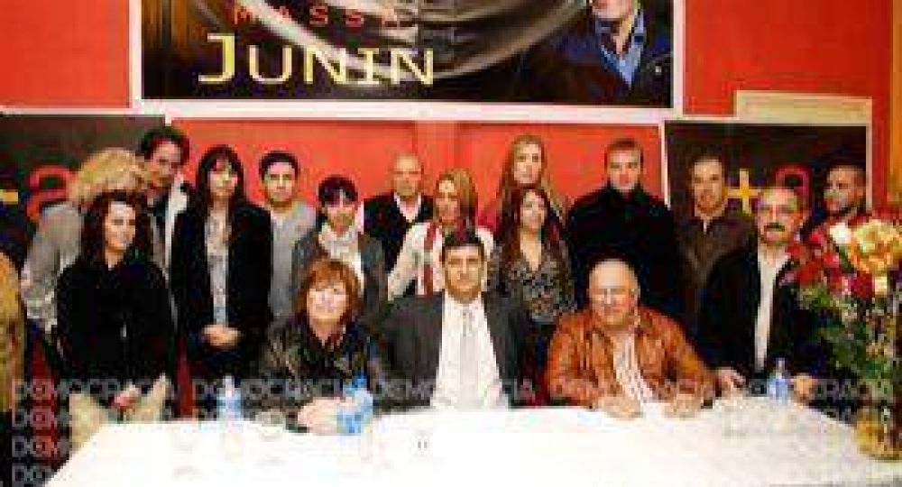 Cure celebr� la inscripci�n de la lista en el Frente Renovador