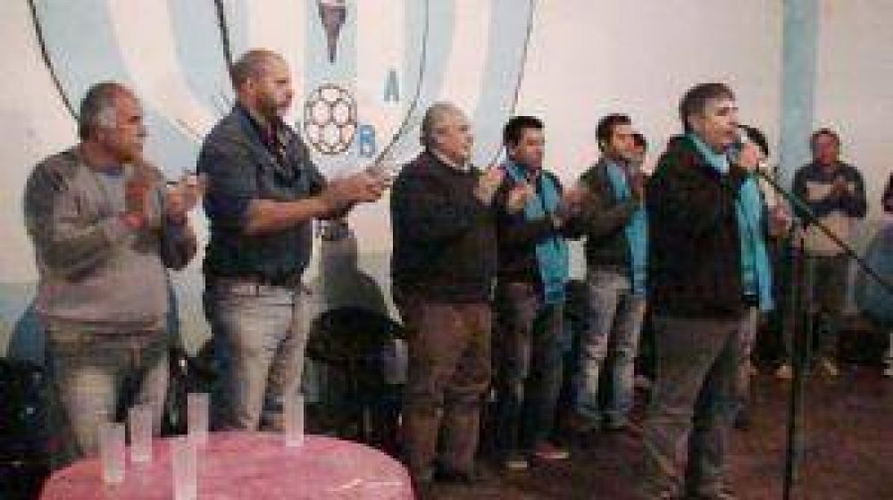 Tomassi, candidato del FPV, se present� en Mutqu�n