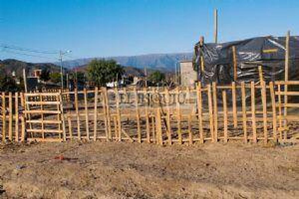 Los ocupas volvieron a �colgarse� de la luz