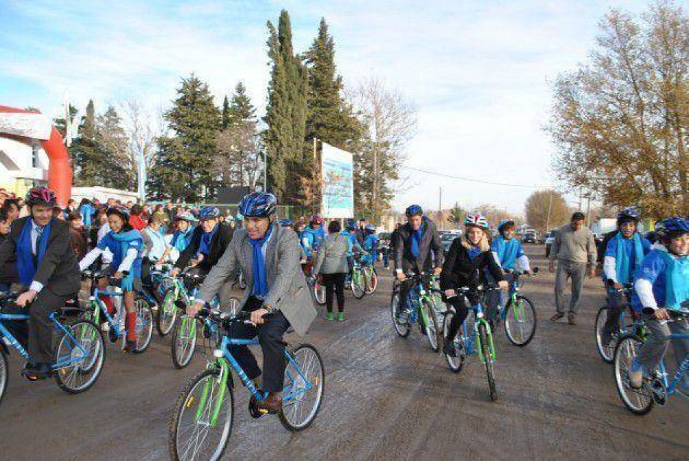 Ya son 1129 los alumnos que recibieron sus bicicletas en 28 escuelas de la Provincia