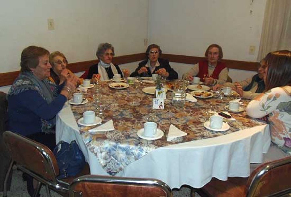 Se realiz� el tradicional chocolate a beneficio de Lalcec