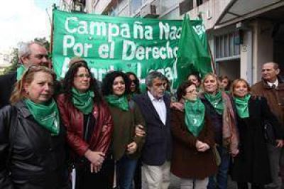 Aborto no punible: la Justicia porte�a declar� inconstitucional el veto de Mauricio Macri