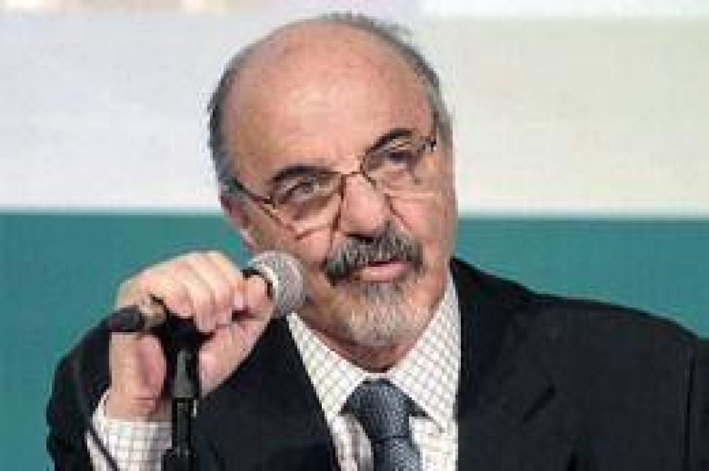 "Hugo Moyano disfraz� de paro un bloqueo y un acto para pedir que lo voten"