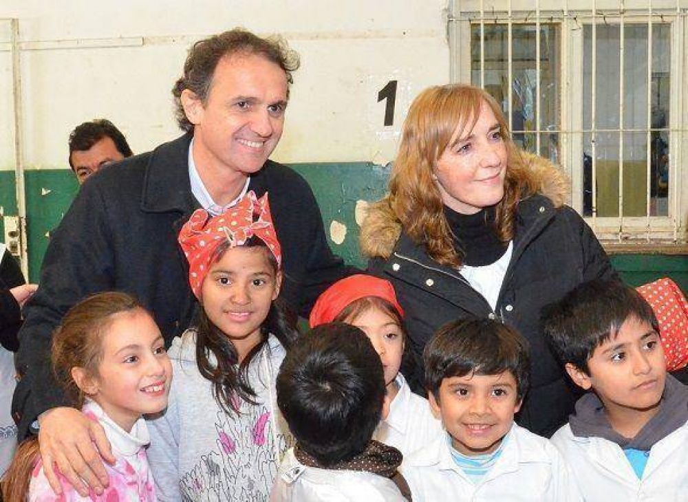 Katopodis en el acto por el D�a de la Independencia en la Escuela N� 34