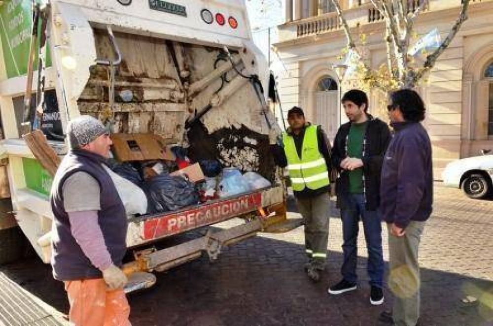 El Municipio de San Fernando realiza la recolecci�n de basura con la flota de camiones propia