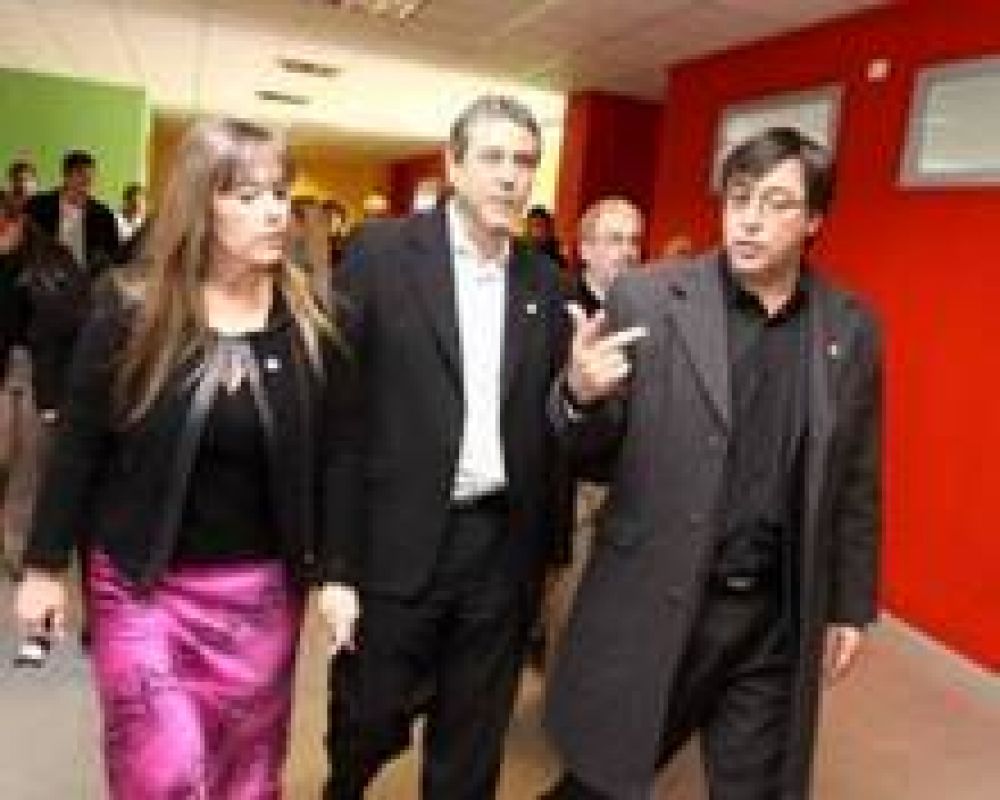 Juliana Di Tullio visit� la UNDAV