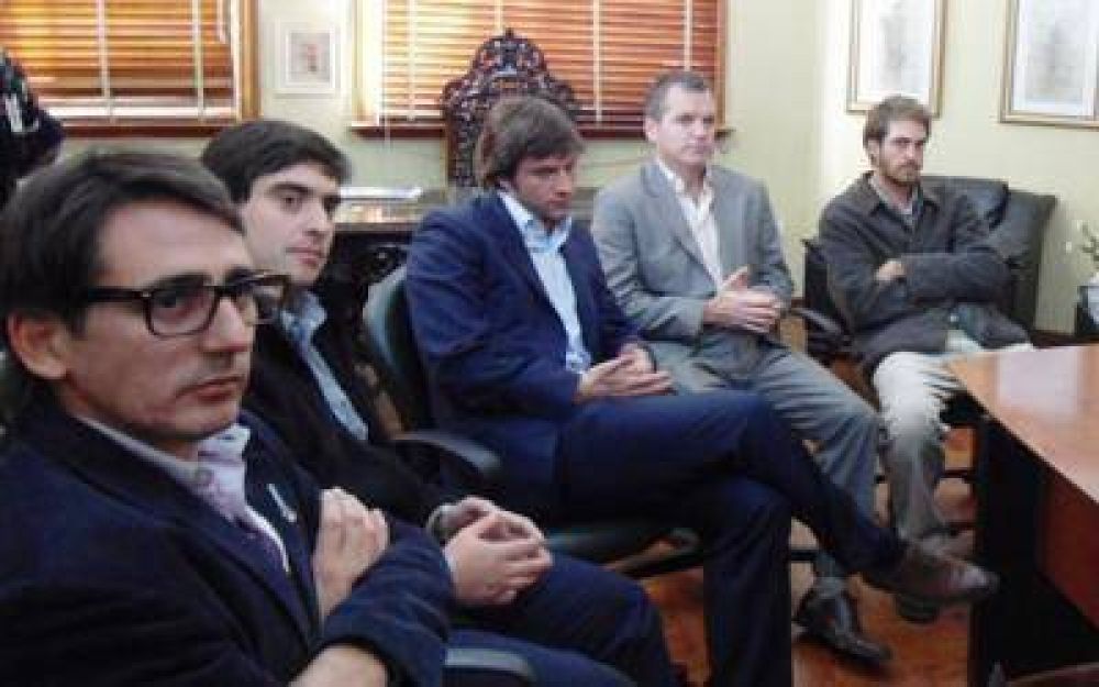 Creciente del Paran�: Funcionarios provinciales recorrieron distritos en alerta