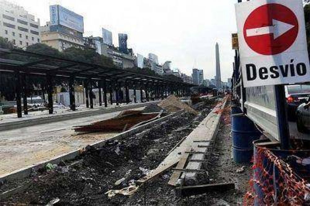 Denuncian sobreprecios de hasta el 100% en las obras del Metrobus