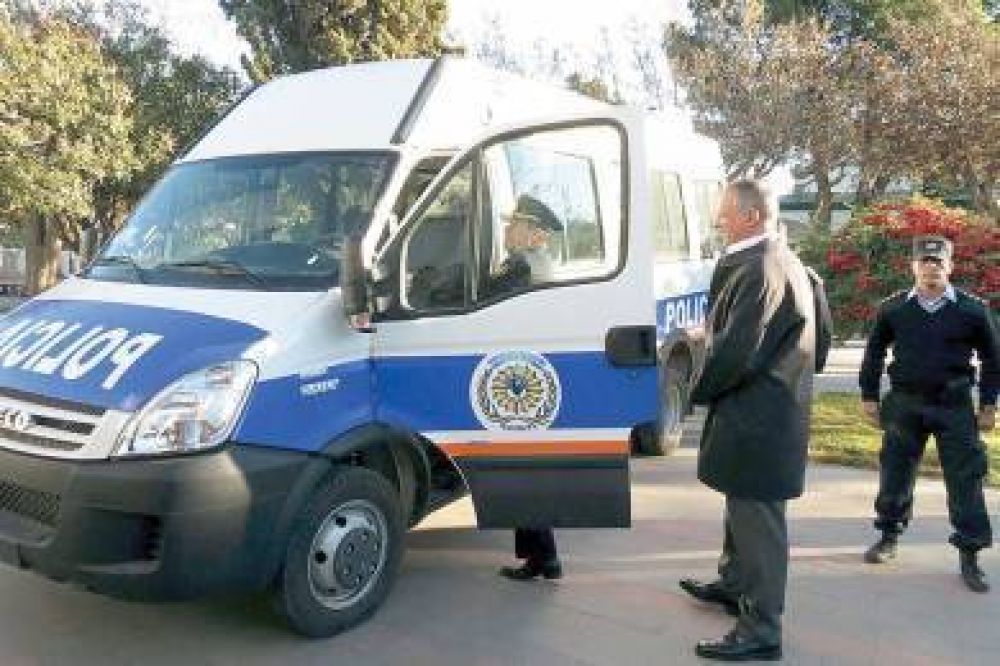 El gobernador destac� la inversi�n en equipamiento para la Polic�a