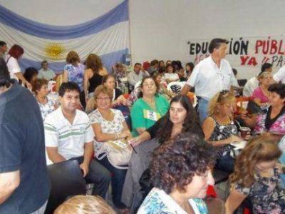 El congreso de AGMER defini� un paro de 48 horas en suspenso 