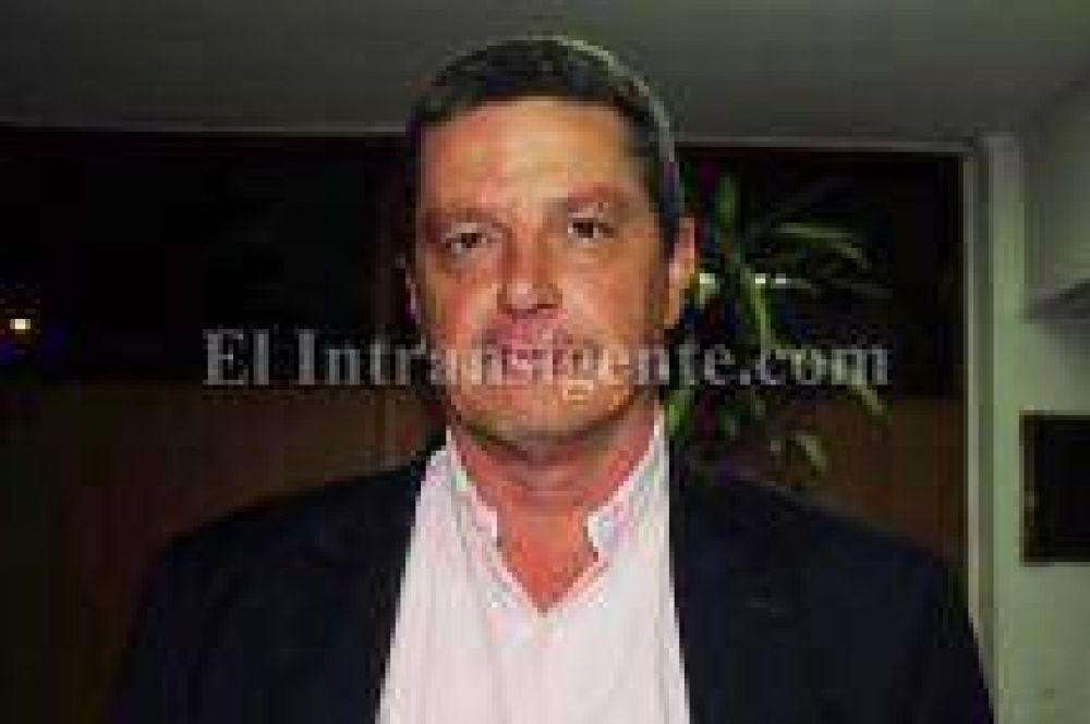 El Defensor del Pueblo le pidi� a Zottos que saque sus carteles porque est�n "en infracci�n"