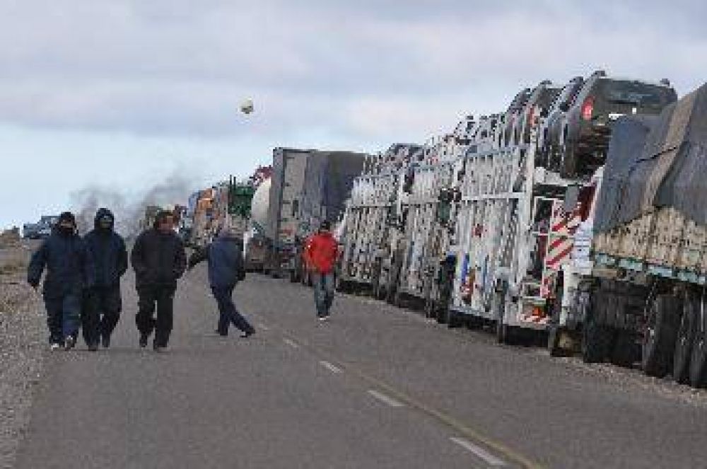 Paro "total" en R�o Negro por bloqueos con piquetes