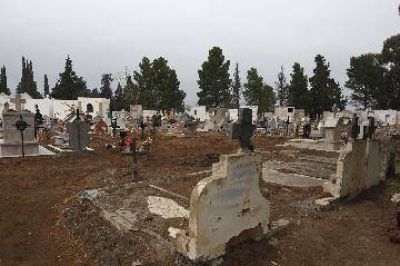 Lloraba en el cementerio y la manosearon, en Allen