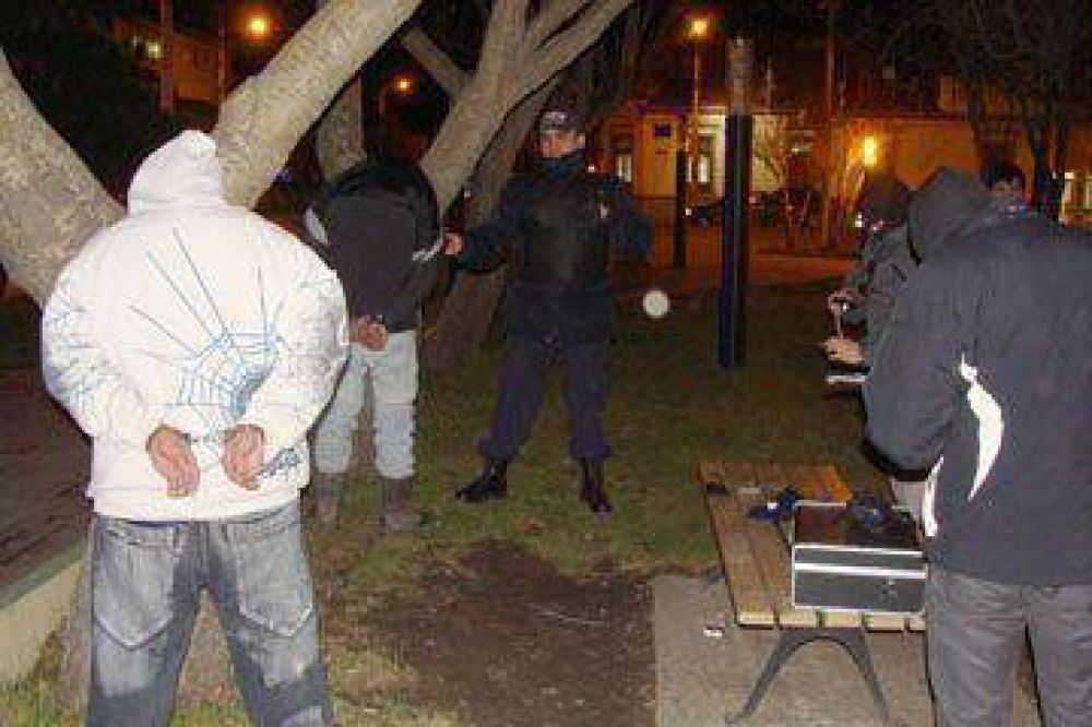 Cinco detenidos por tenencia de droga