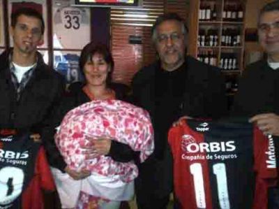 Compraron camisetas de Newell's por 42 mil pesos para ayudar a Valentina