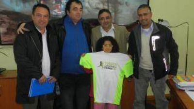 Jalil recibi� a la ganadora del marat�n �Catamarca Ciudad Corre�