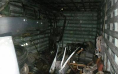 Guardaba autopartes robadas y sin declarar dentro de un acoplado
