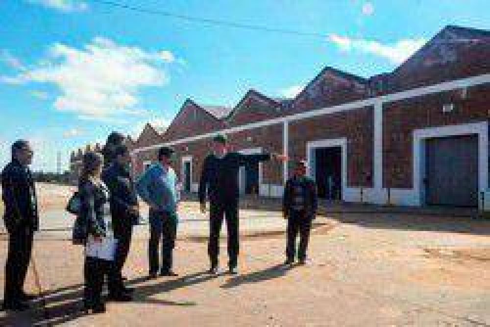 Agostini recorri� las obras del parque industrial Chaco