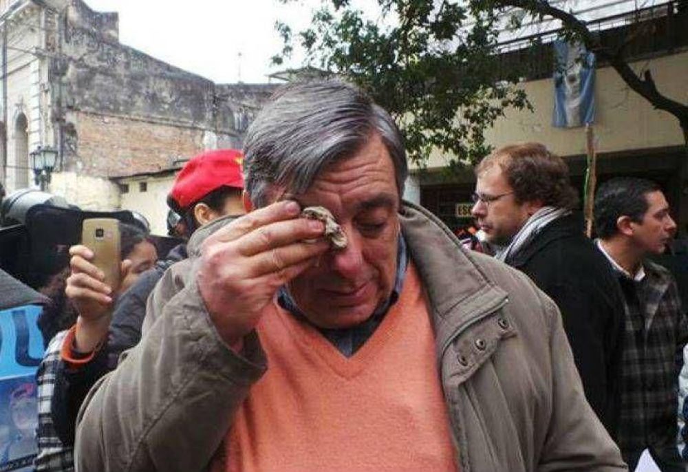 Con gases y cord�n policial, bloquearon la marcha del papa de Paulina