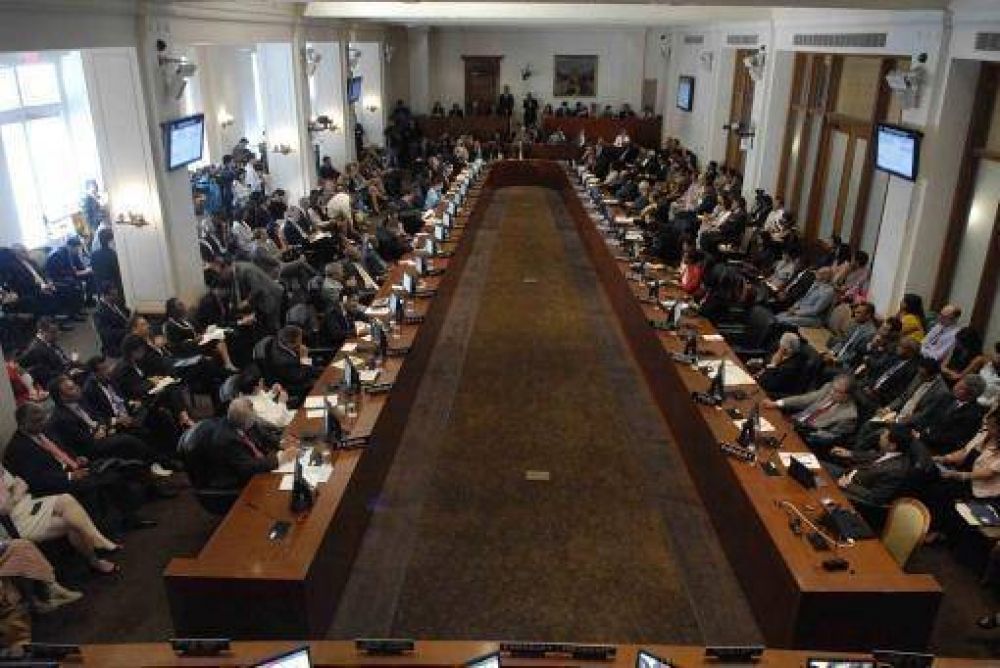 La OEA conden� los incidentes con el avi�n de Evo y reclama "disculpas" de Europa