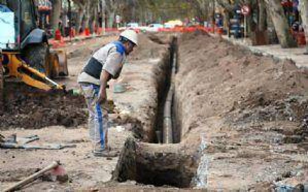 Comerciantes de avenida Godoy Cruz piden celeridad en la repavimentaci�n