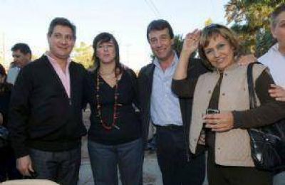 En Las Heras, la gente les pidi� a los candidatos del PJ la seguridad prometida en 2007