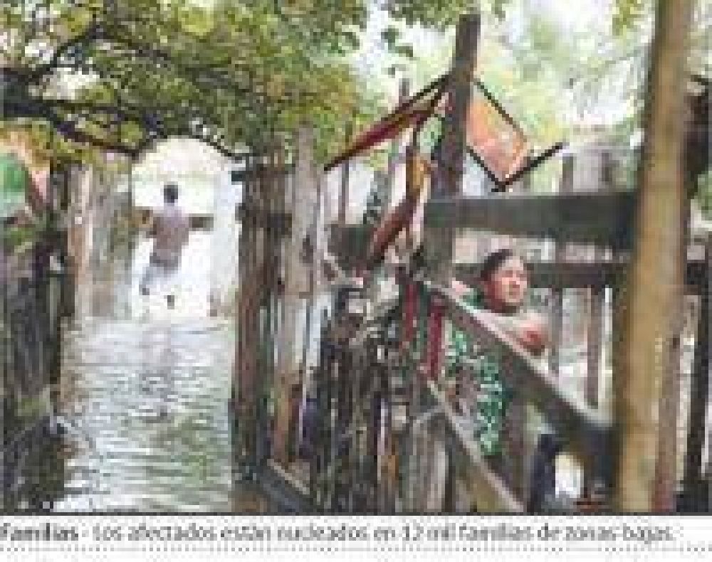 Evac�an a 60 mil personas por las inundaciones en Paraguay