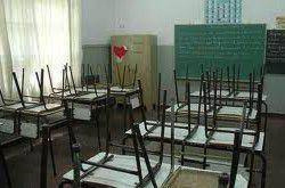 Reyley afirm� que �falta vocaci�n de servicio de los pol�ticos para arreglar las escuelas�