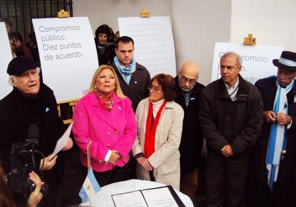Mario Mazzitelli junto a Pino Solanas y los candidatos de la Coalici�n Sur