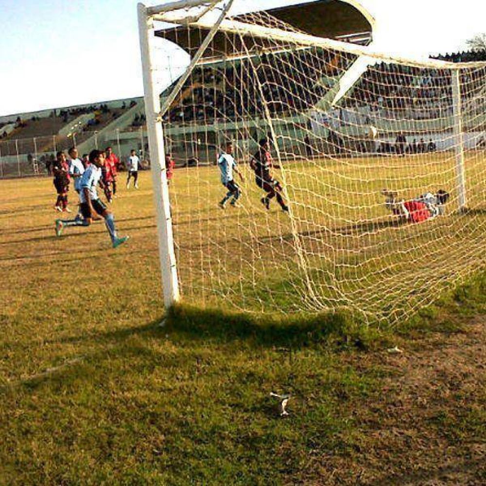 El cl�sico del futbol riojano fue para Andino