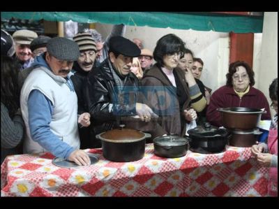 La feria de Salta y Nogoy� atrajo a cientos de paranaenses con propuestas gastron�micas