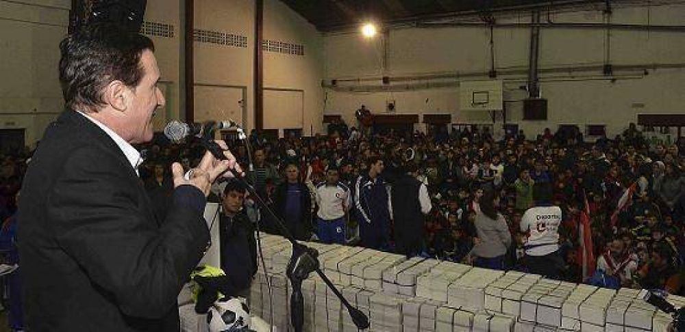 SE REALIZ� EL PRIMER ENCUENTRO NACIONAL DE LIGAS DEPORTIVAS 2013