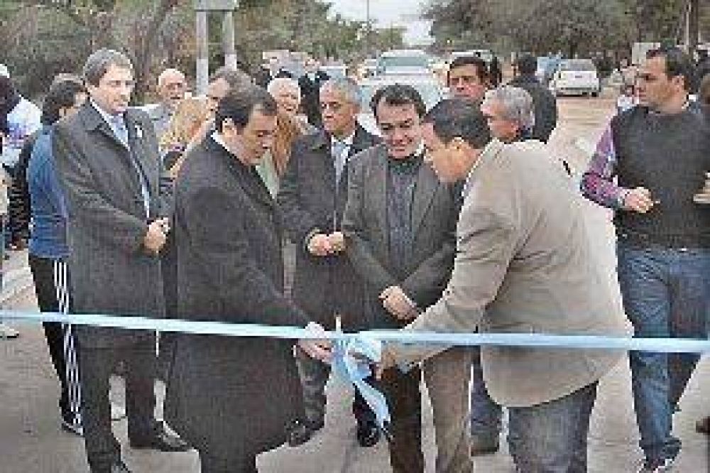 El gobernador Zamora dej� inauguradas varias obras para La D�rsena y San Ram�n