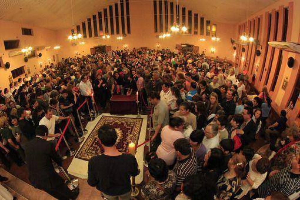 Pi�a fue despedido por una multitud y sepultado en la Catedral de Iguaz�