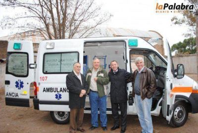 Se entreg� una ambulancia y se inaugur� un play�n deportivo en Pradere