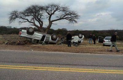 Choque frontal y vuelco frente a Parque Luro