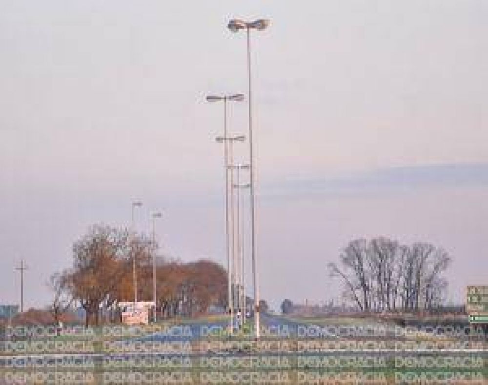 Arreglan las luminarias en la rotonda de la Ruta N� 65