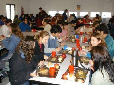 Becas truchas y robo de aumentos en los comedores de la UNLP que maneja Franja Morada