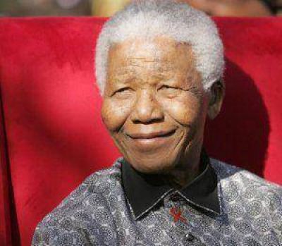 Mandela "responde al tratamiento" pero sigue "en estado cr�tico"