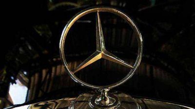 Un cura vender� su Mercedes gracias al pedido del Papa