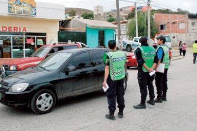 En Comodoro: vuelven los retenes para taxis y remises